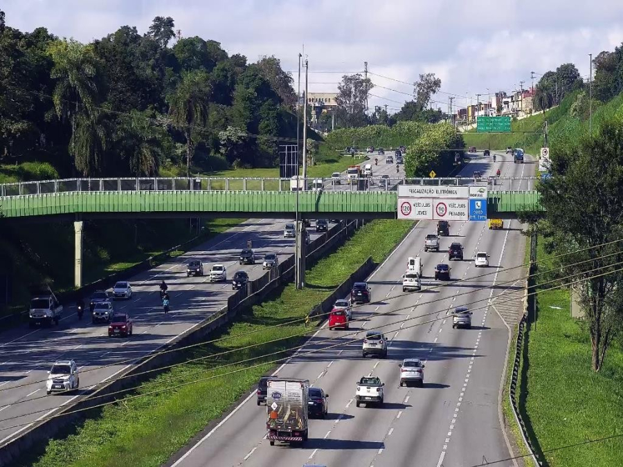 Mais de 3,9 milhões de veículos são esperados nas rodovias de São Paulo durante o feriado do Dia do Trabalhador 