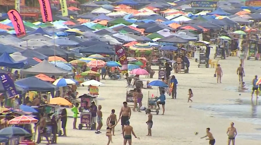Vereadores de Ubatuba aprovam regulamentação para uso de tendas nas praias da cidade 