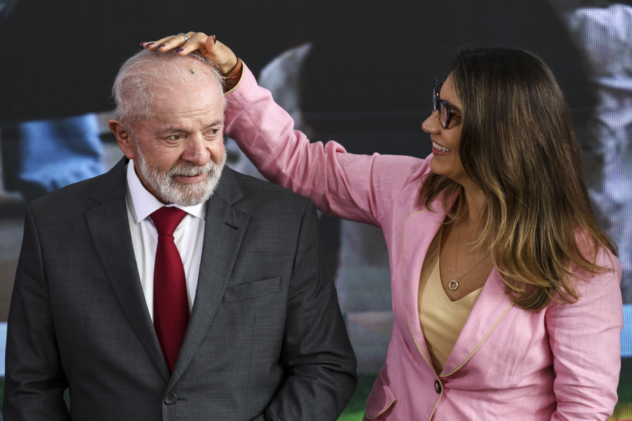 Primeira-dama Janja da Silva chega a Moscou antes da visita de Lula para celebrações do Dia da Vitória